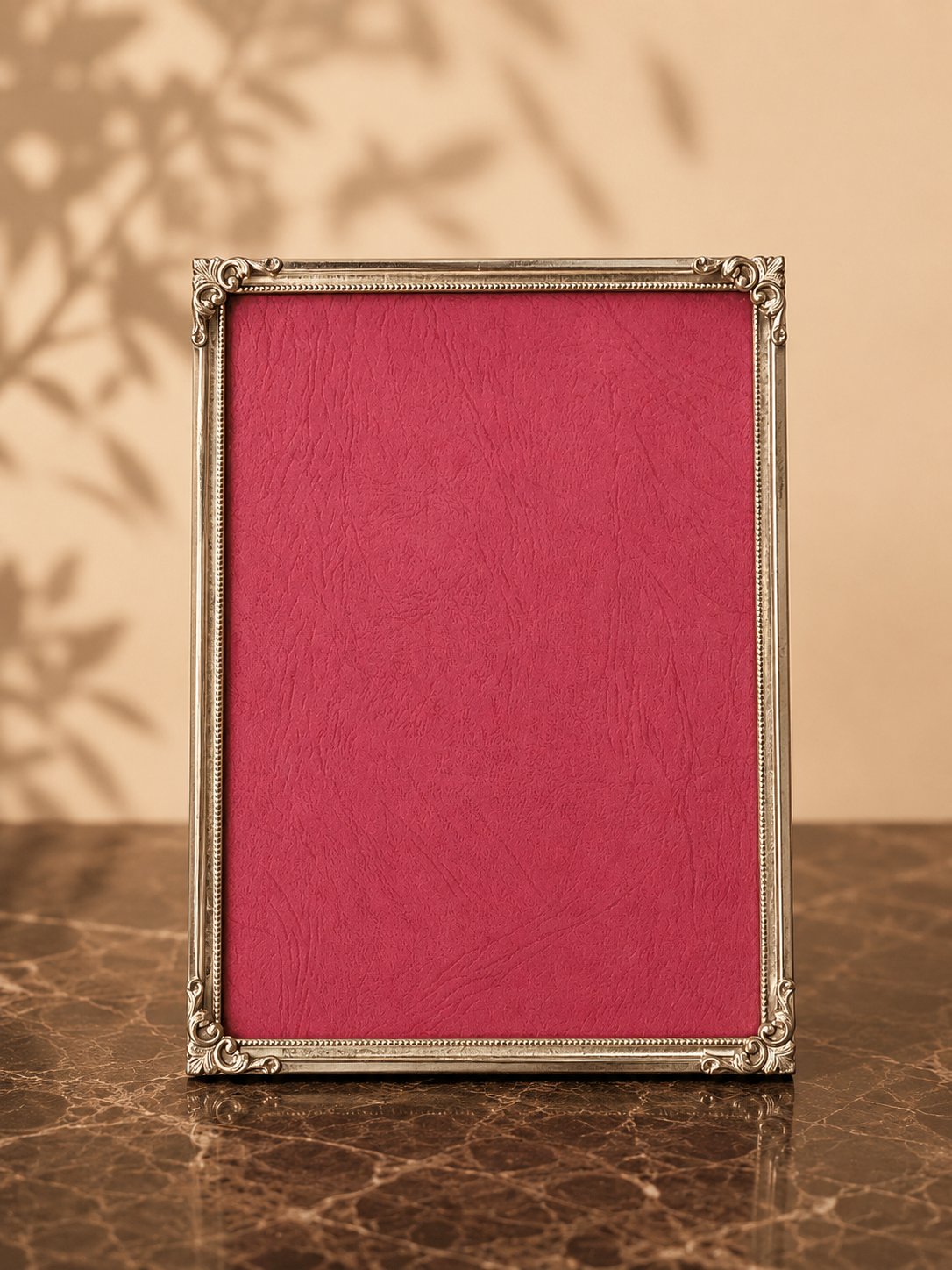 Finest Obituaries | Vintage-Bilderrahmen gold-/silberfarben mit rotem Einleger – 13,5 x 18,5 cm