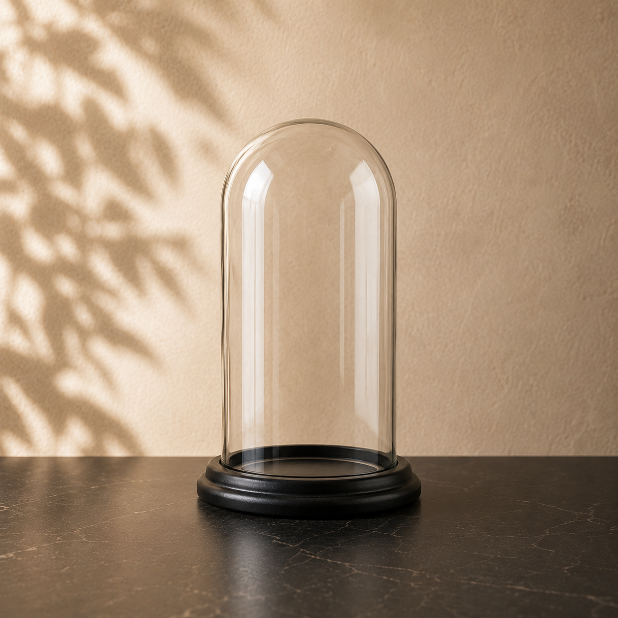 Finest Obituaries |Glasglocke mit schwarzem Sockel 13x21 cm– Dekokuppel / Display Dome